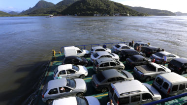 Ferry-boat na Baía de Guaratuba