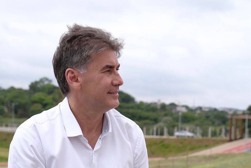 Prefeito Leonaldo Paranhos (PSC) foi reeleito em Cascavel.