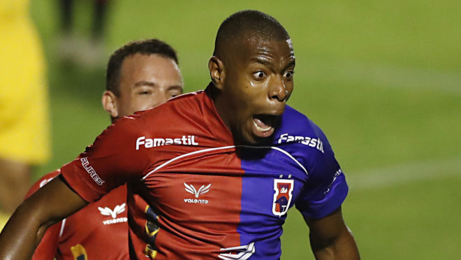 Salazar ganhou espaço no Paraná