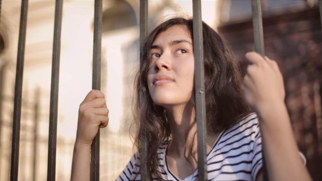 A desconexão entre pais e filhos adolescentes muitas vezes se dá mais por influência dos outros do que por conhecimento próprio